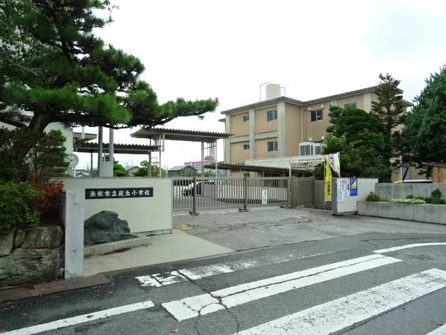 小学校　萩丘小学校（小学校）まで347m