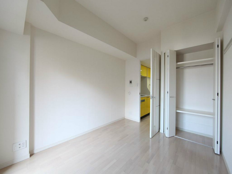 居室・リビング　洋室6.4帖　クローゼット付（収納充実してます）