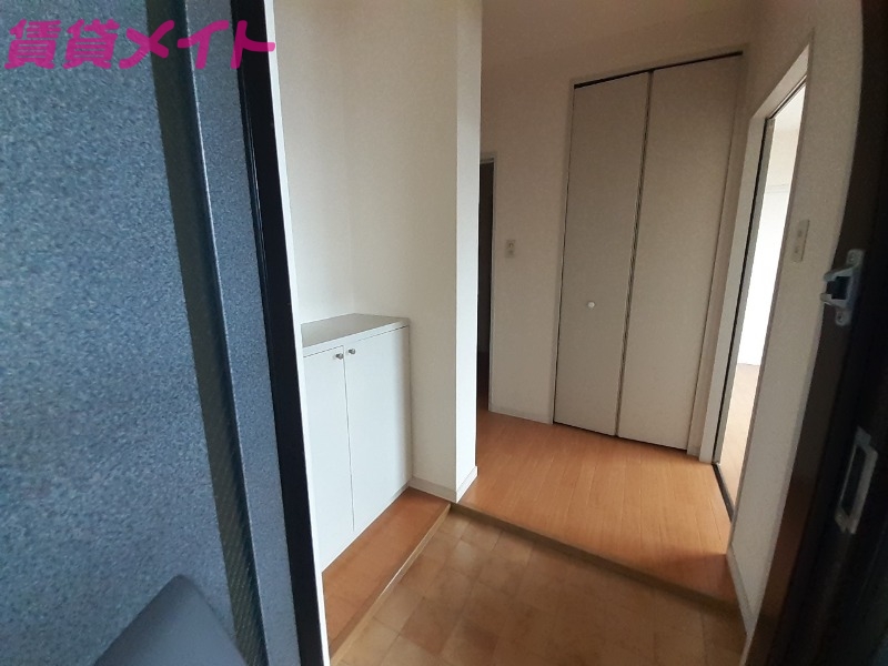 玄関　別部屋同タイプ