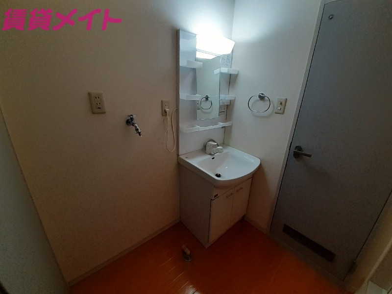 洗面設備　別部屋同タイプ