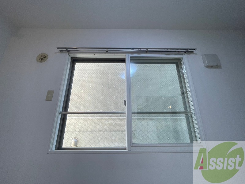 その他設備　窓には安全対策の柵が付いているので安心ですね。