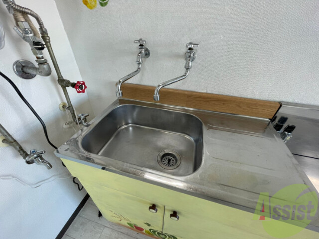 洗面設備　シンクの部分も十分な広さがあるので洗い物もしやすそうですね。