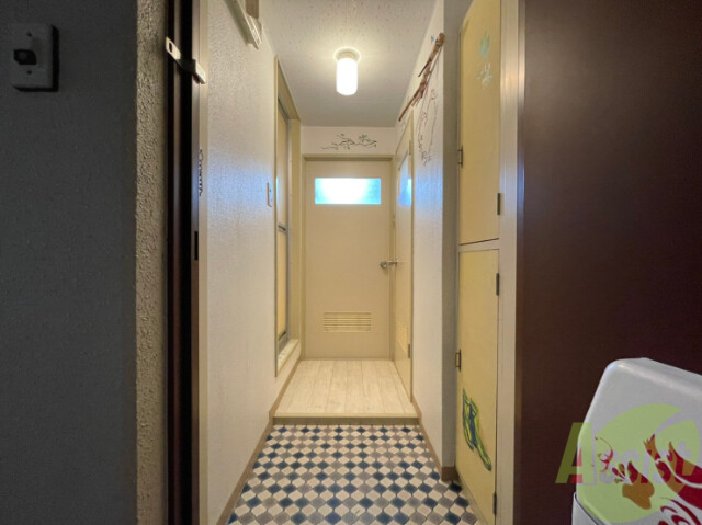 玄関　玄関部分はフラットな形なのでお掃除も楽ちんです。