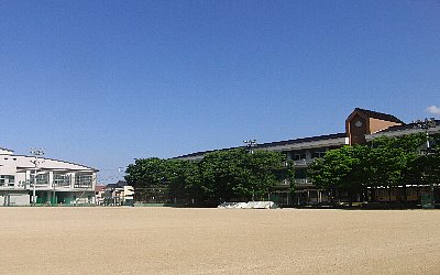 中学校　東温市立川内中学校（中学校）まで2210m