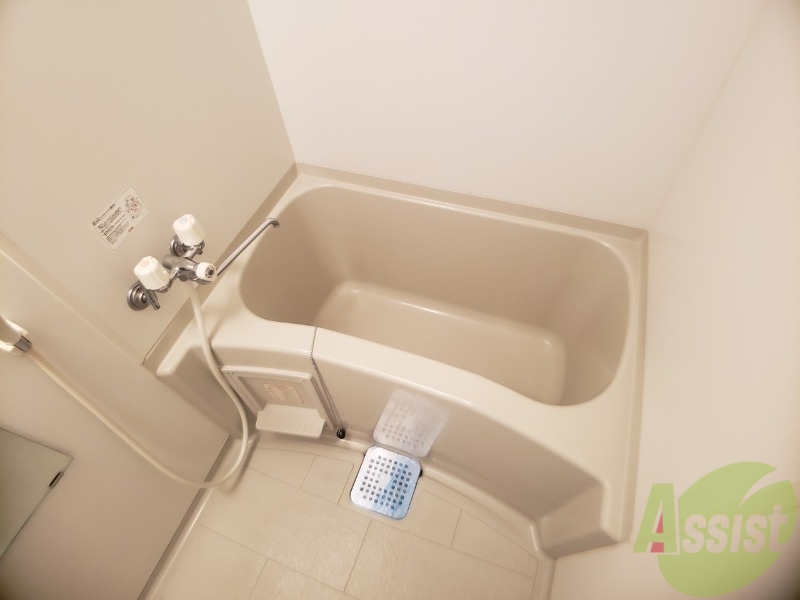 バス・シャワールーム　浴槽です。ゆっくりお風呂につかるのも体に良いですね～