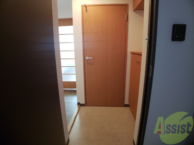 玄関　玄関の様子です。明るい印象ですね。気分もあがりそう。