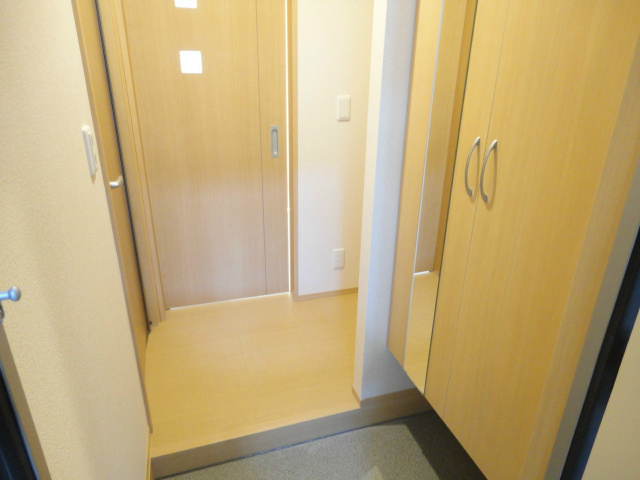 玄関　広い玄関とトールサイズのシューズBOX