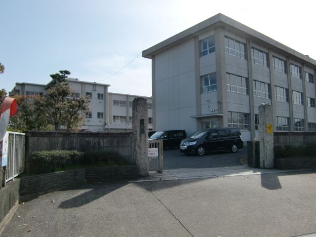 小学校　市立三重小学校（小学校）まで380m