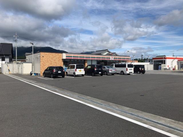 コンビニ　セブンイレブン（コンビニ）まで3301m