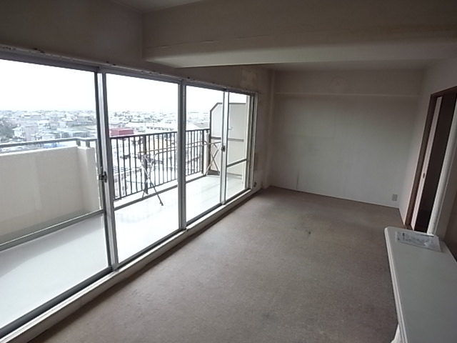 居室・リビング　見ての通り日当たり良好のお部屋です。