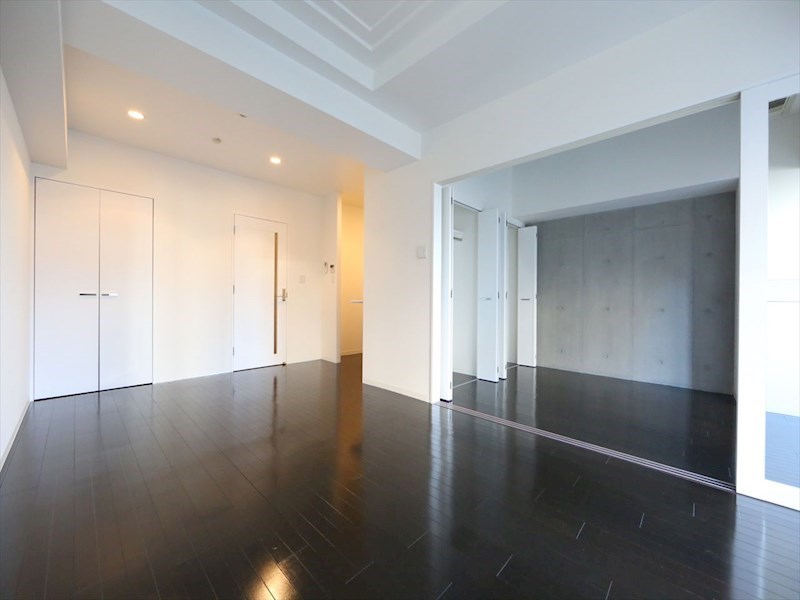 居室・リビング　ＬＤＫ14.8帖　洋室6.4帖　つなげても仕切っても使えます