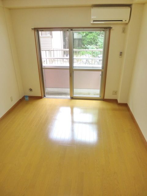 居室・リビング　★明るい洋室★