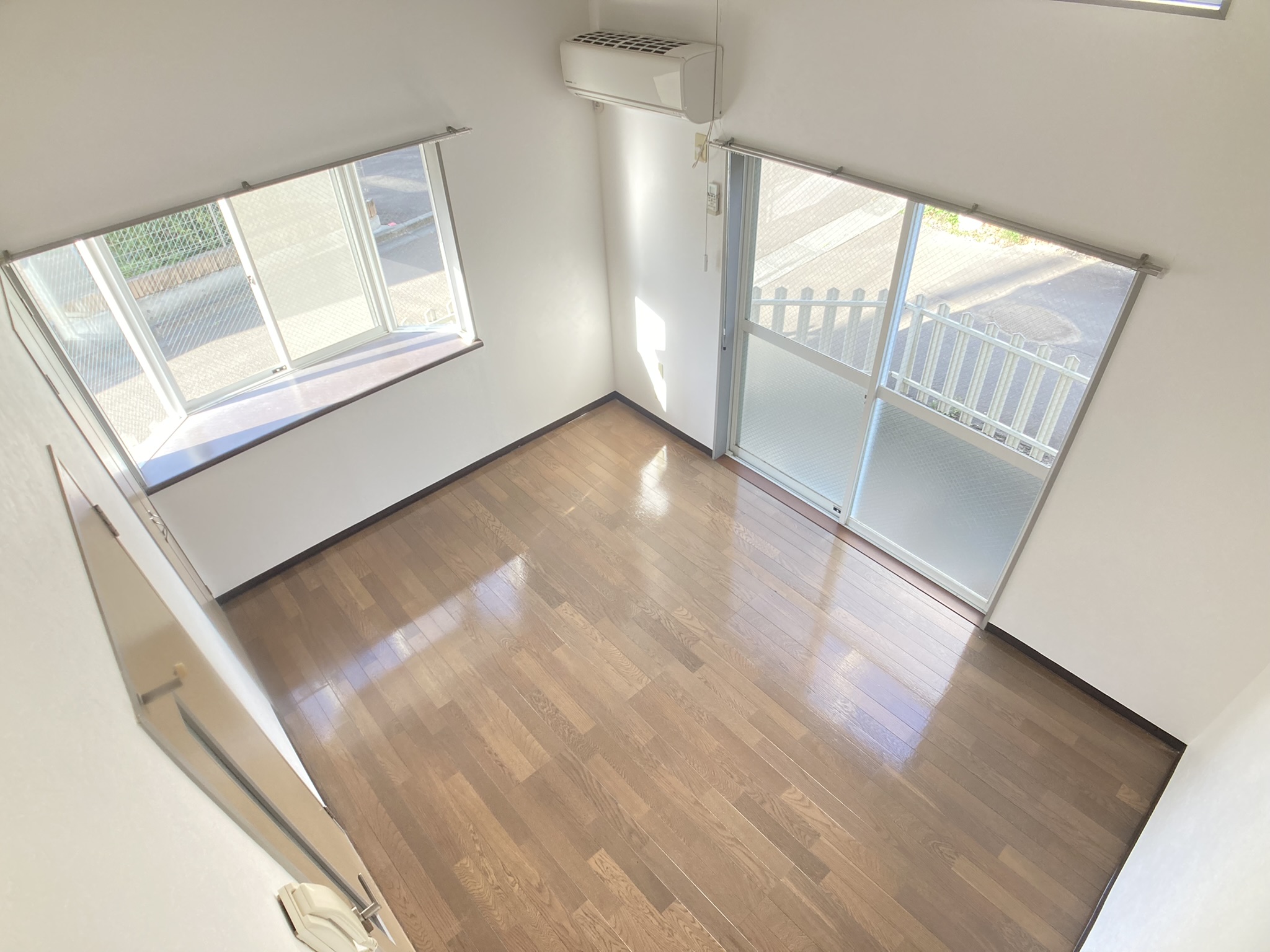 居室・リビング　2面採光