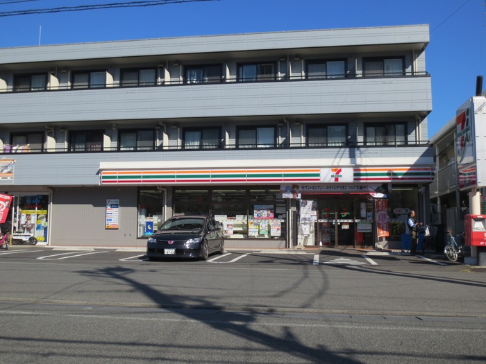 コンビニ　セブンイレブン（コンビニ）まで300m