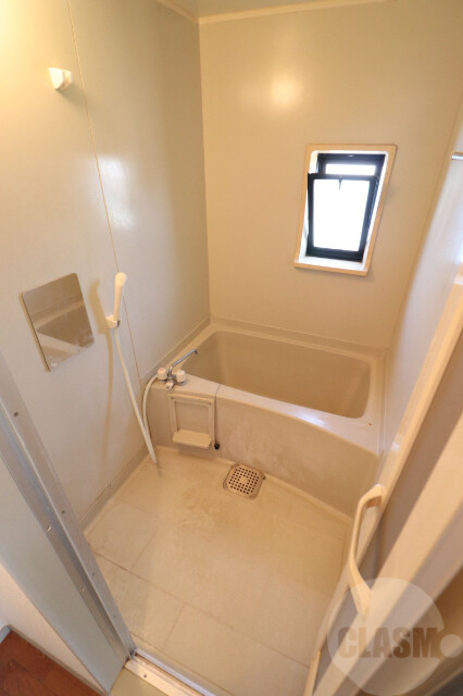 バス・シャワールーム　清潔感のあるバスルーム