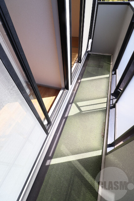 バルコニー　明るいバルコニー