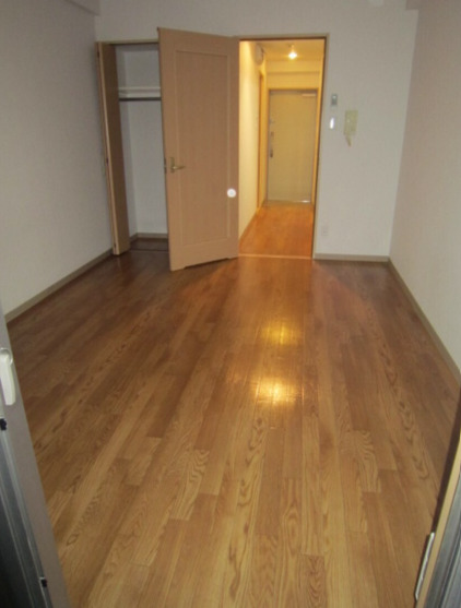 居室・リビング　内装は別部屋の参考写真です。