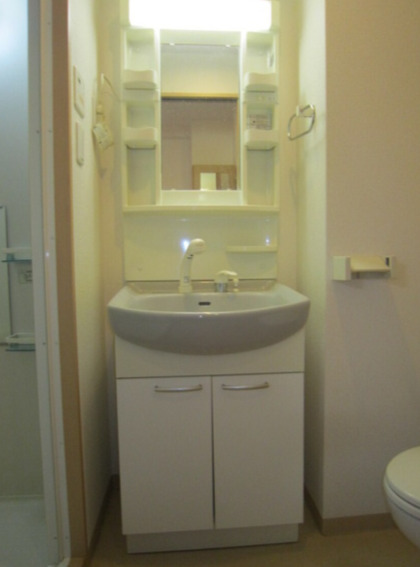 洗面設備　内装は別部屋の参考写真です。