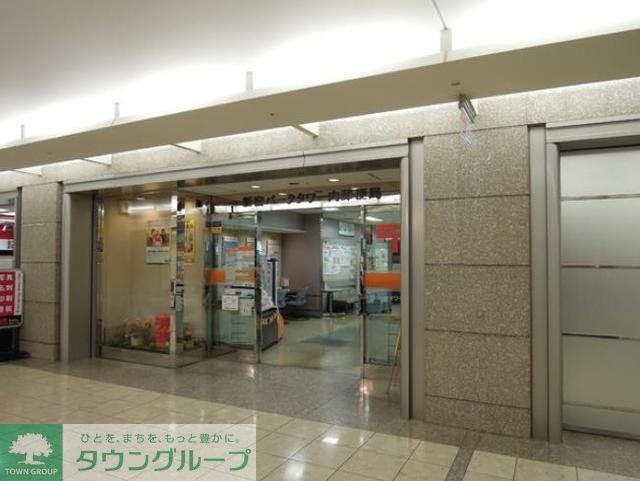 郵便局　新宿パークタワー内郵便局（郵便局）まで825m