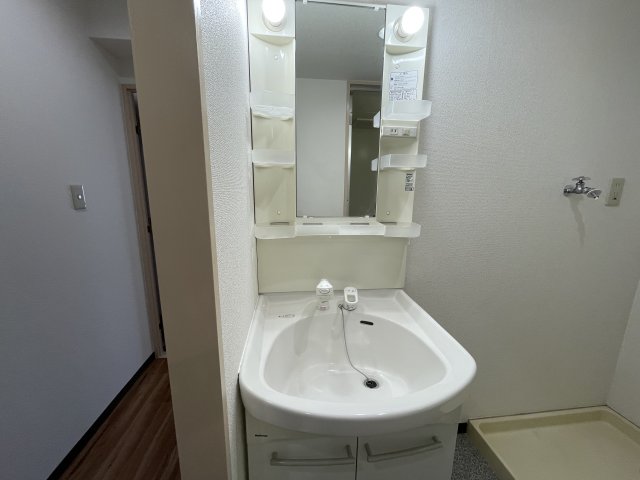 洗面設備　イメージとして同建物他部屋を表示しています。