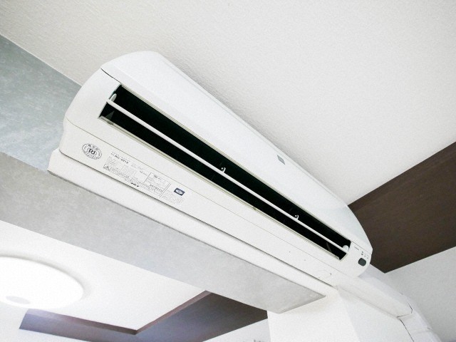 その他設備　夏もカラッと快適♪エアコン付きです！