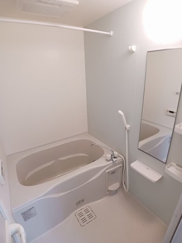 バス・シャワールーム　落ち着いた空間のお風呂です