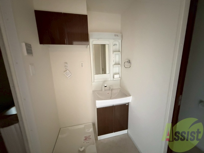 バス・シャワールーム　洗面台は独立洗面台です。毎日の身支度が楽しくなりそうですね。