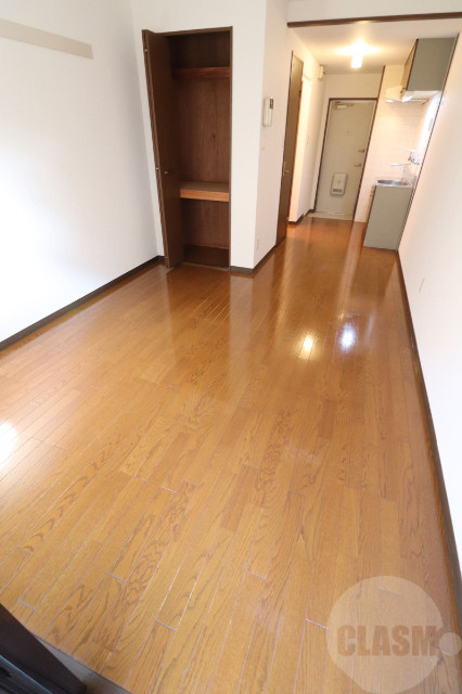 居室・リビング　約１１帖の洋室です