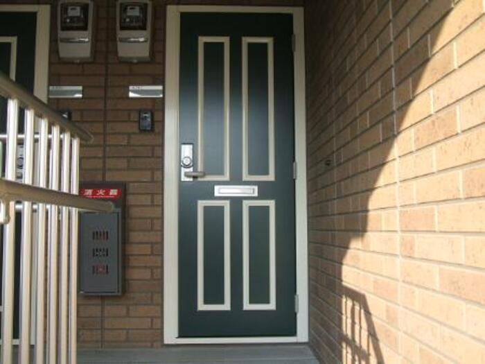 玄関　玄関ドア（シャーロック・カードキー対応）