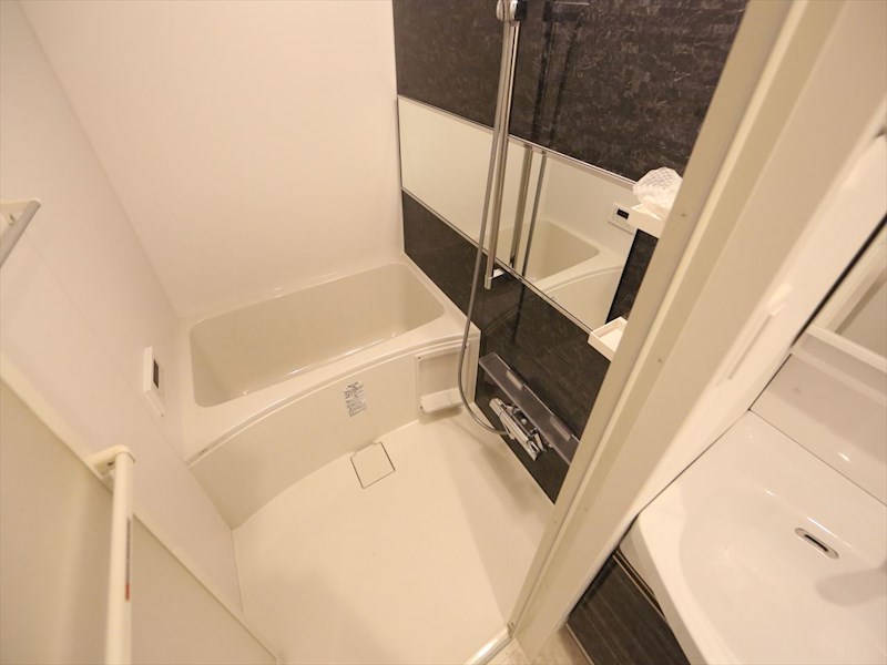 バス・シャワールーム　浴室暖房乾燥機付　追い焚き・オートバス機能付お風呂