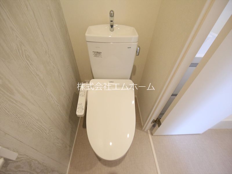 トイレ　温水洗浄暖房便座付トイレ