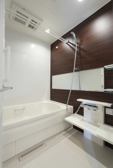 バス・シャワールーム　同タイプ間取りの別部屋写真です。