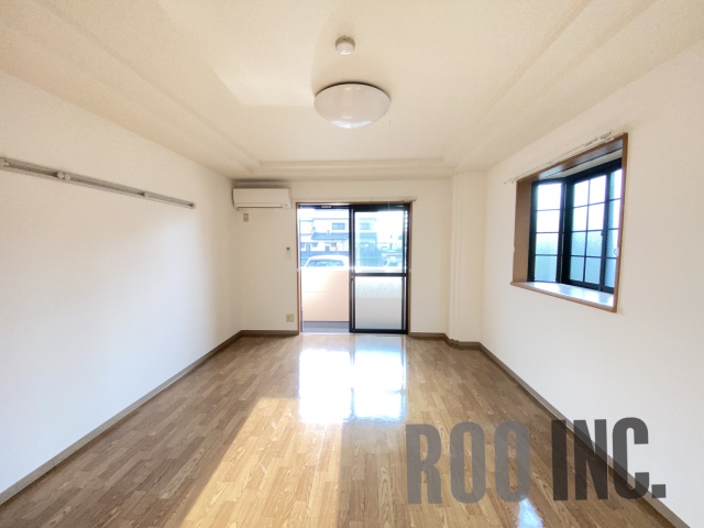 居室・リビング　写真は反転のお部屋です