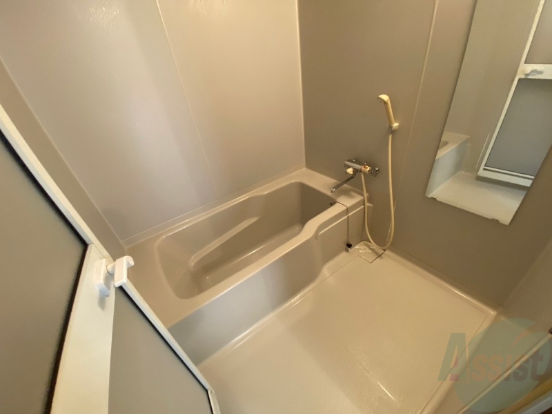 バス・シャワールーム　ユニットバスです。疲れを癒すのに欠かせませんね！