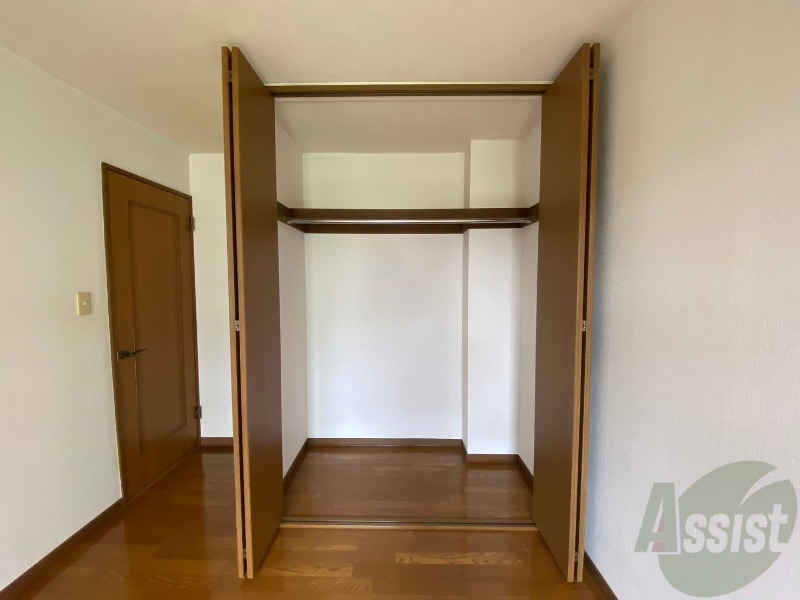 収納　寝室の収納です。部屋がすっきり片付きます。