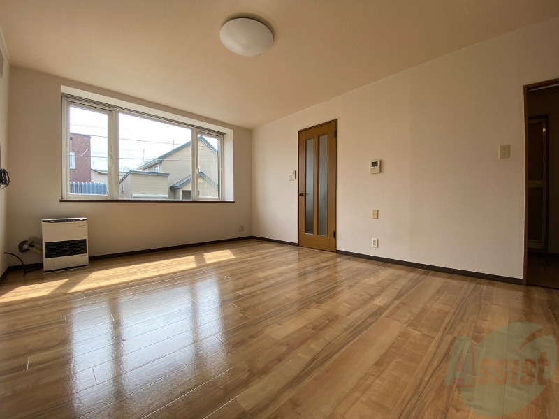 居室・リビング　広くてキレイなお部屋が広がっていて、充実した生活が送れそう。