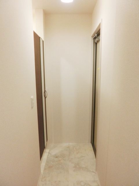 玄関　シューズボックスのある玄関。