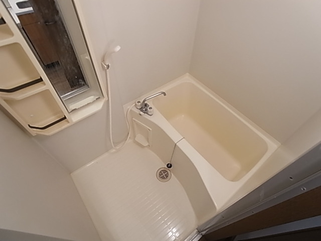 バス・シャワールーム　お風呂・トイレ別のセパレートです。