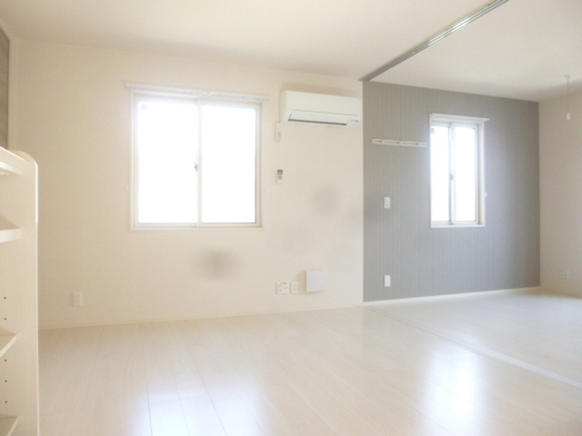 居室・リビング　居室全景