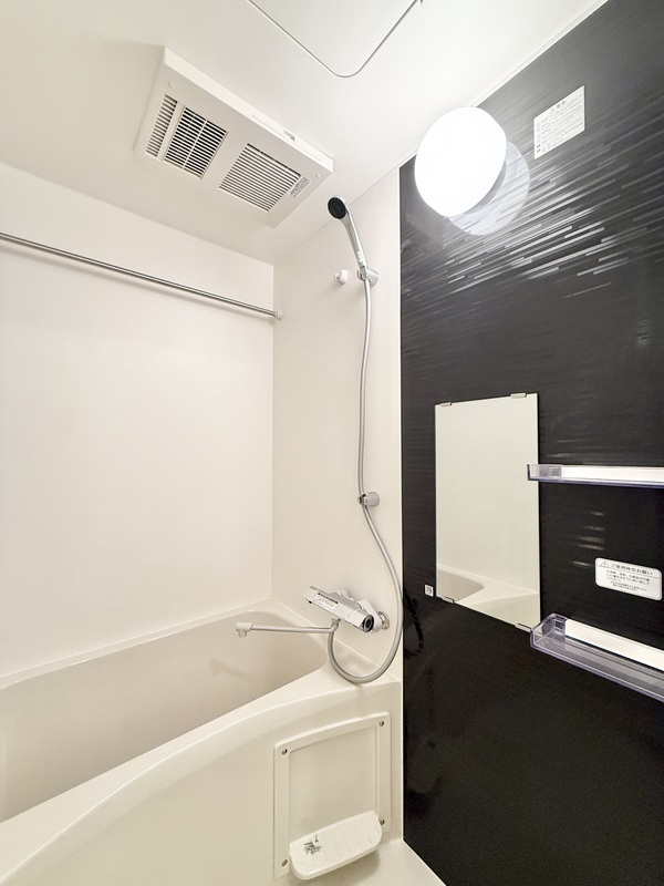 バス・シャワールーム　アクセントクロスが映えるバスルーム