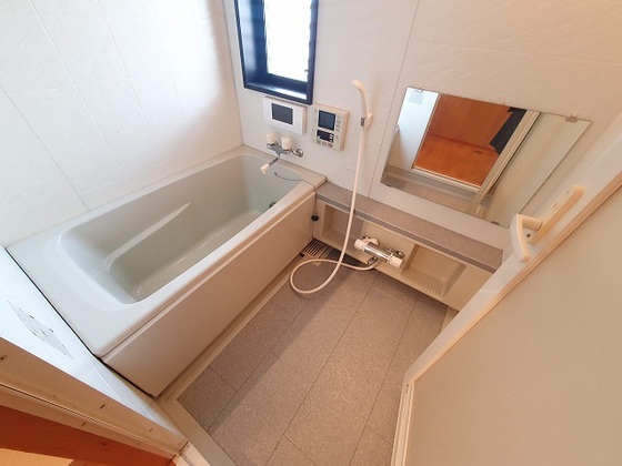 バス・シャワールーム　※別部屋の写真です