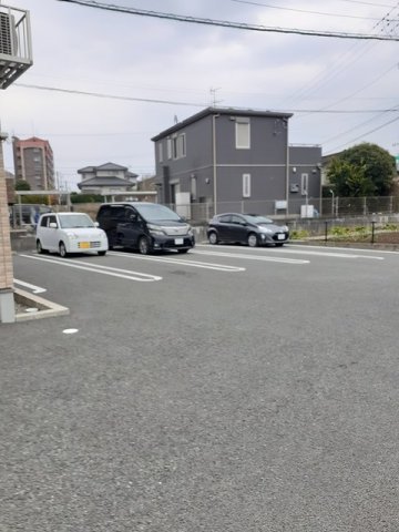 駐車場　駐車場があるので、車を買う予定の方も安心です