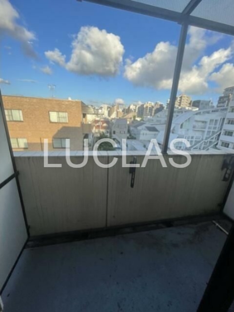 バルコニー　バルコニー付で洗濯物も安心♪