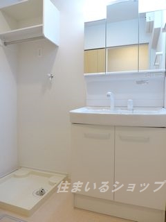 洗面設備　三面鏡付きシャンプードレッサー