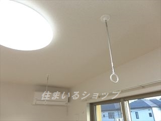 その他設備　エアコンと室内物干し