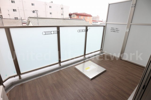 バルコニー　バルコニー付きで採光＆風通し良好！