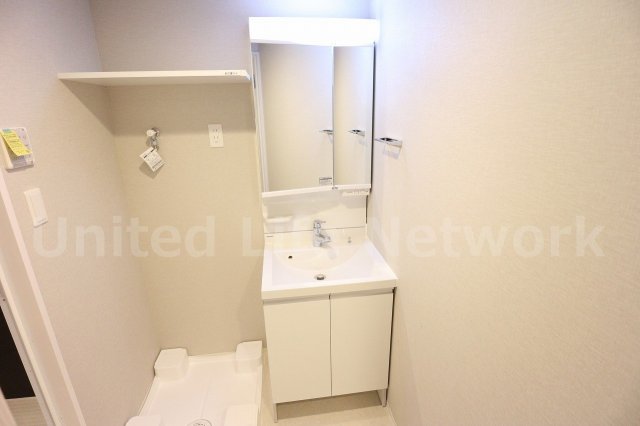 洗面設備　清潔感ある独立洗面台で毎日気持ちよく♪