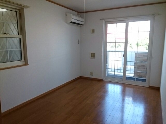 居室・リビング　こちらのリビングで趣味の時間をお楽しみください