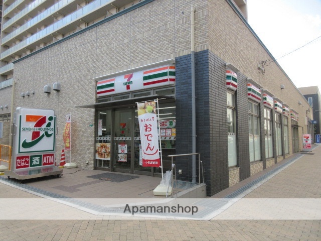 コンビニ　セブンイレブン（コンビニ）まで879m