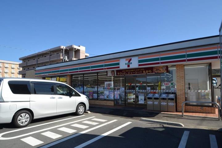 コンビニ　セブンイレブン（コンビニ）まで210m